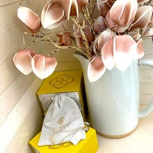 Kendra Scott Elaina Gold in rose pink quartz. New. No longer available in pink